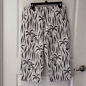 Govango White & Black  Palm print Size 10 Crop pants